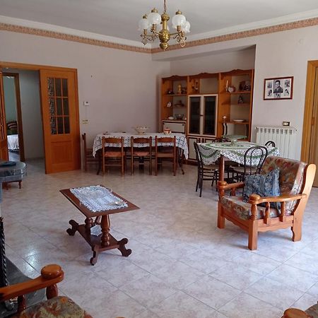 Montagne Rocciose Bed & Breakfast Frascineto Luaran gambar