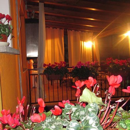 Montagne Rocciose Bed & Breakfast Frascineto Luaran gambar