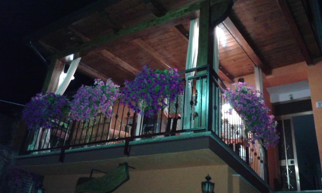 Montagne Rocciose Bed & Breakfast Frascineto Luaran gambar