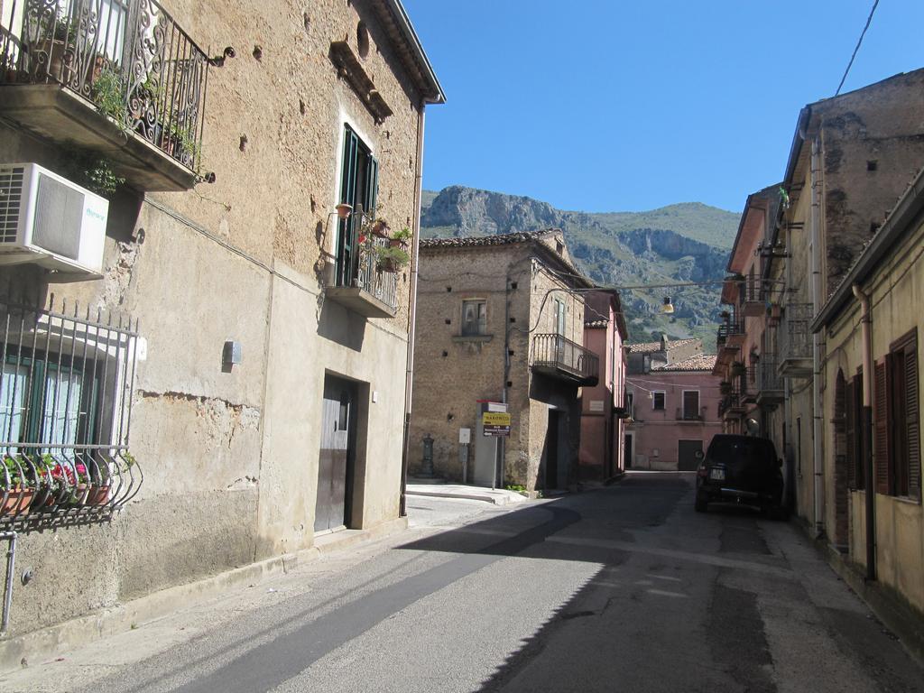 Montagne Rocciose Bed & Breakfast Frascineto Luaran gambar