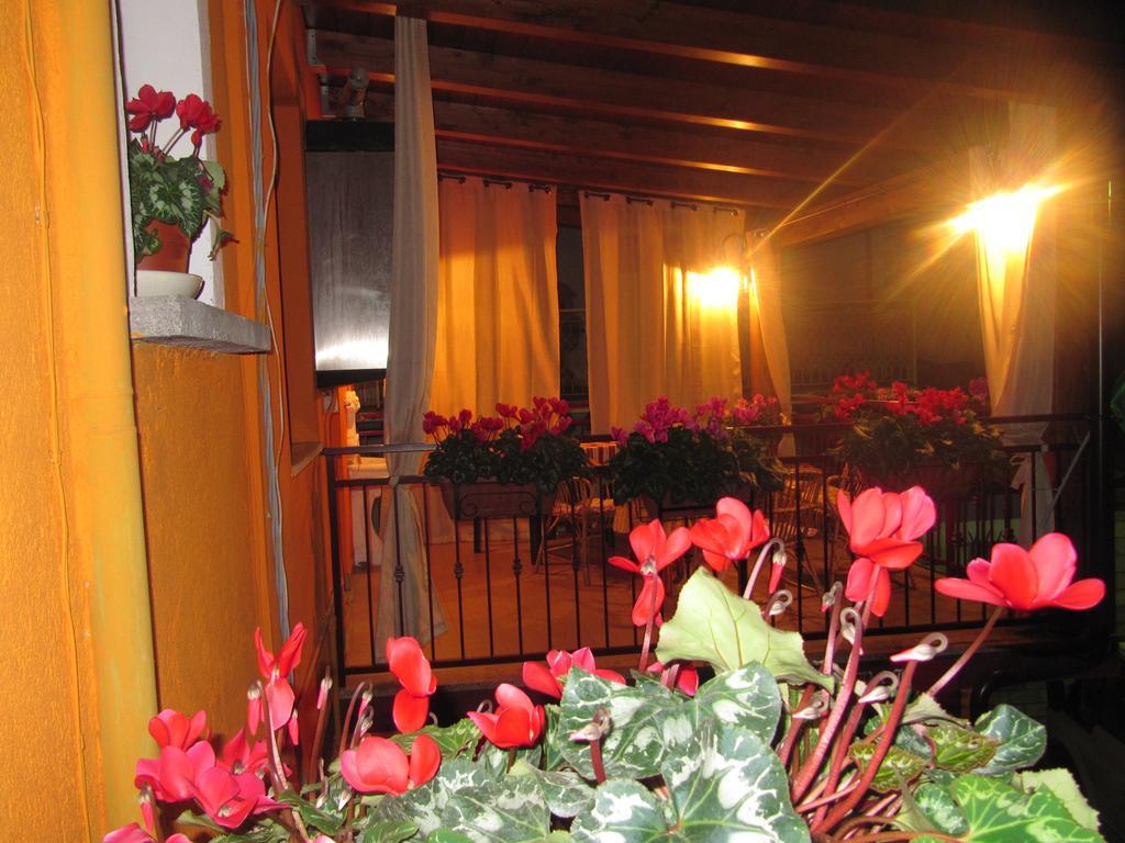 Montagne Rocciose Bed & Breakfast Frascineto Luaran gambar