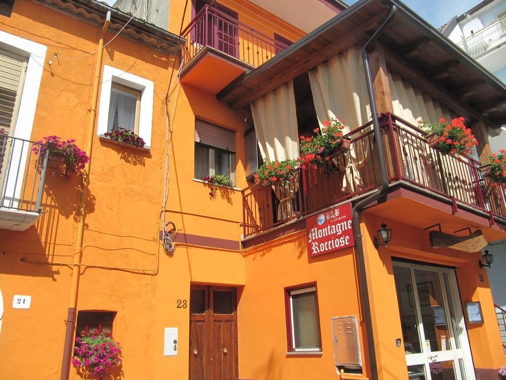 Montagne Rocciose Bed & Breakfast Frascineto Luaran gambar