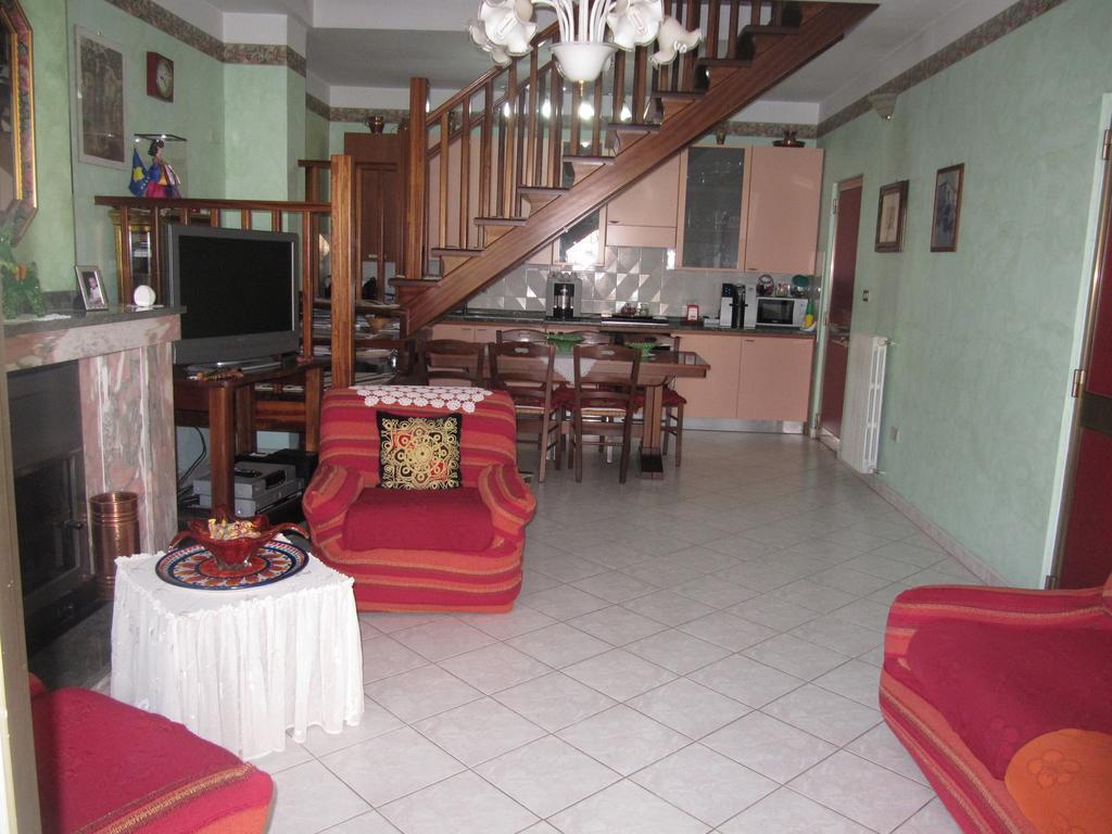 Montagne Rocciose Bed & Breakfast Frascineto Luaran gambar