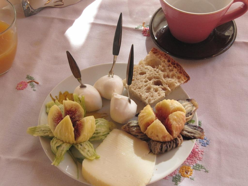Montagne Rocciose Bed & Breakfast Frascineto Luaran gambar
