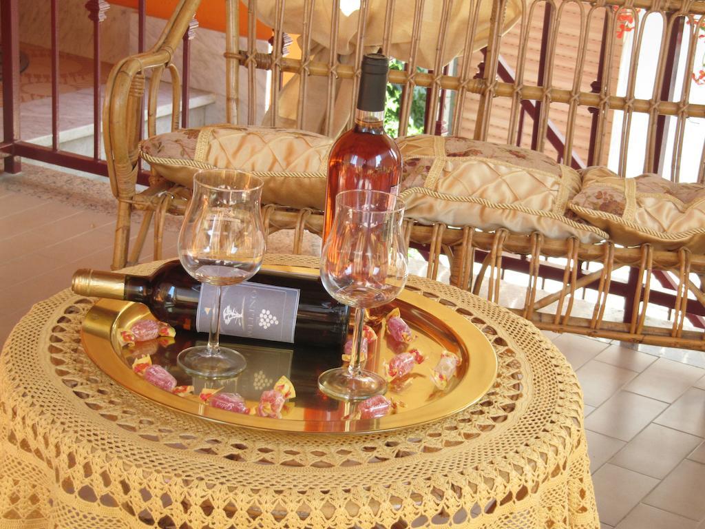 Montagne Rocciose Bed & Breakfast Frascineto Luaran gambar