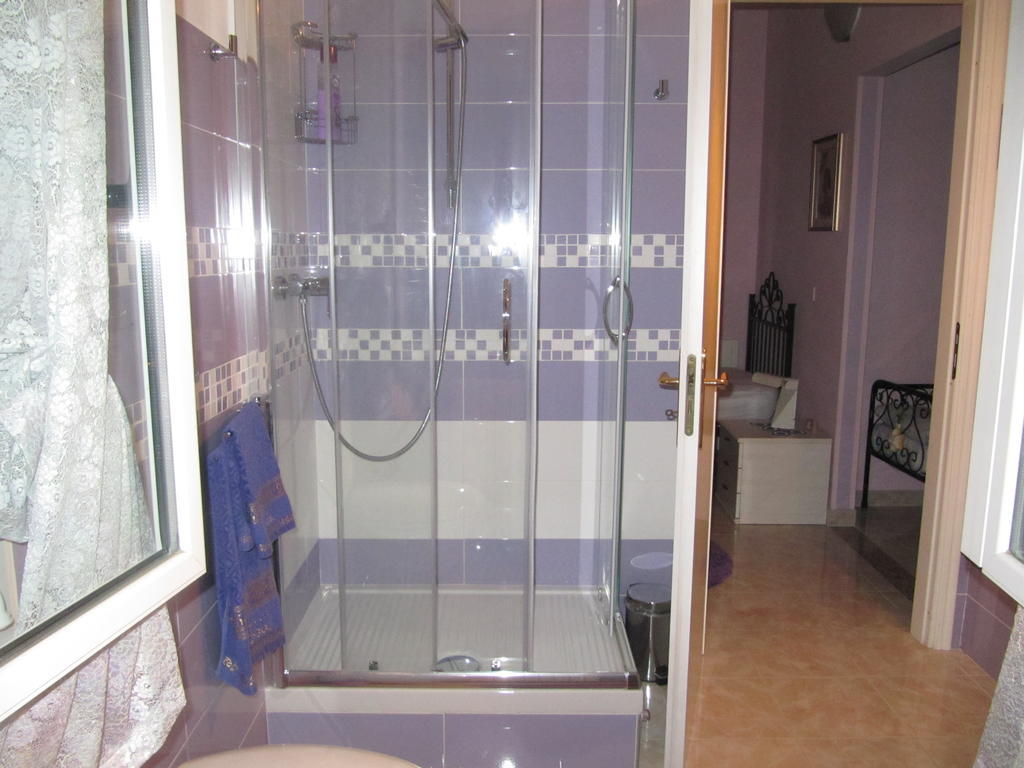 Montagne Rocciose Bed & Breakfast Frascineto Bilik gambar