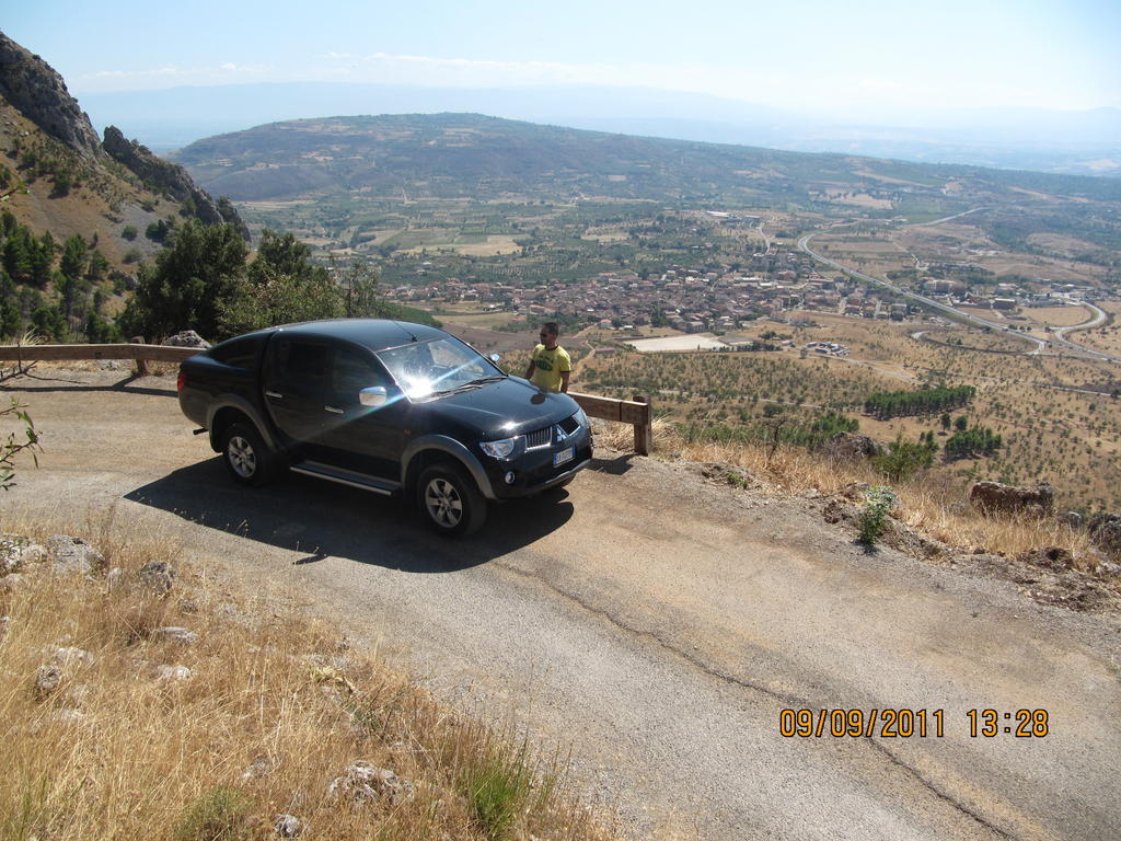 Montagne Rocciose Bed & Breakfast Frascineto Luaran gambar