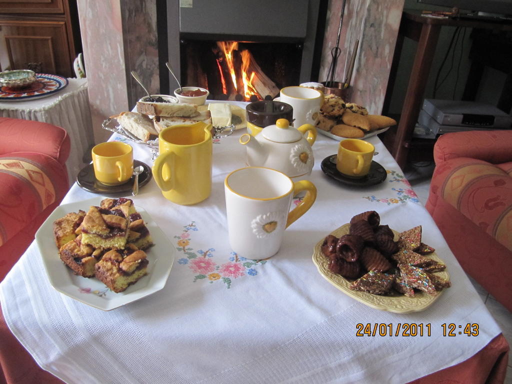 Montagne Rocciose Bed & Breakfast Frascineto Luaran gambar