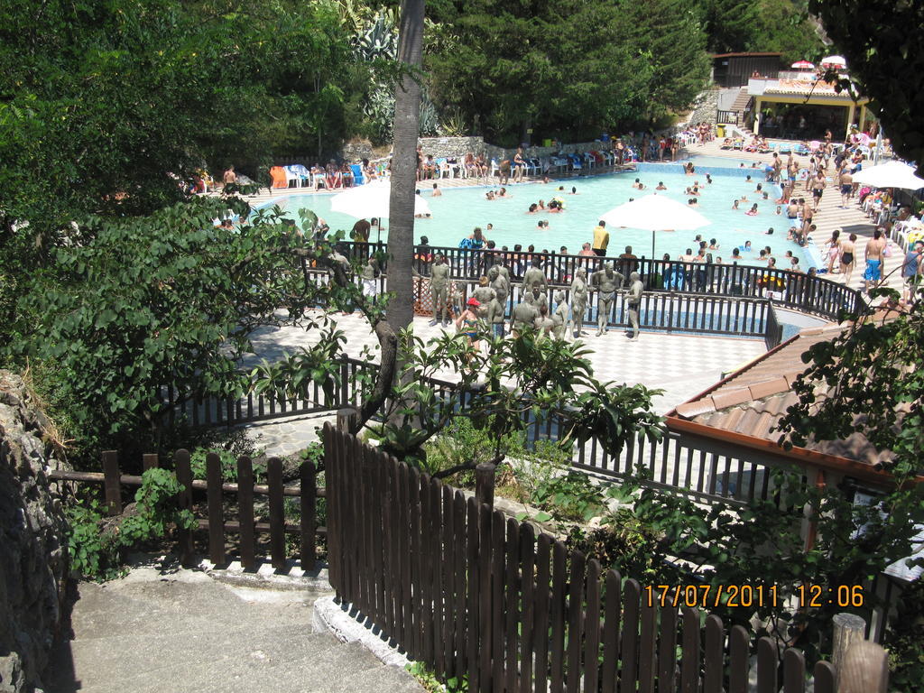 Montagne Rocciose Bed & Breakfast Frascineto Luaran gambar