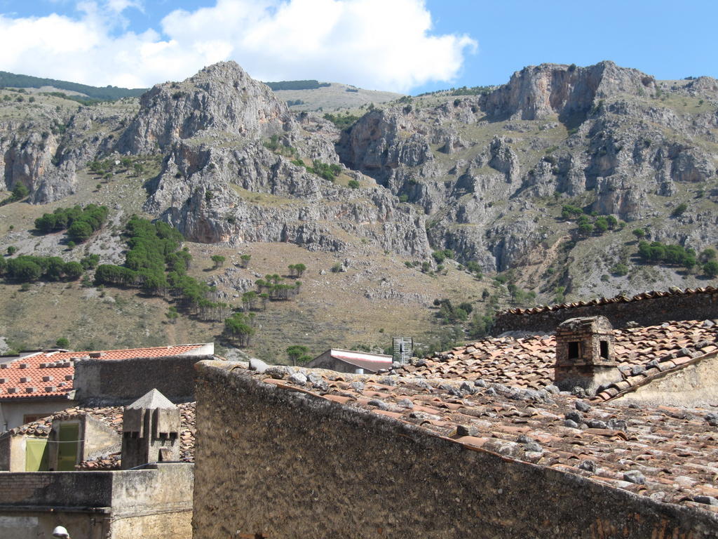 Montagne Rocciose Bed & Breakfast Frascineto Luaran gambar