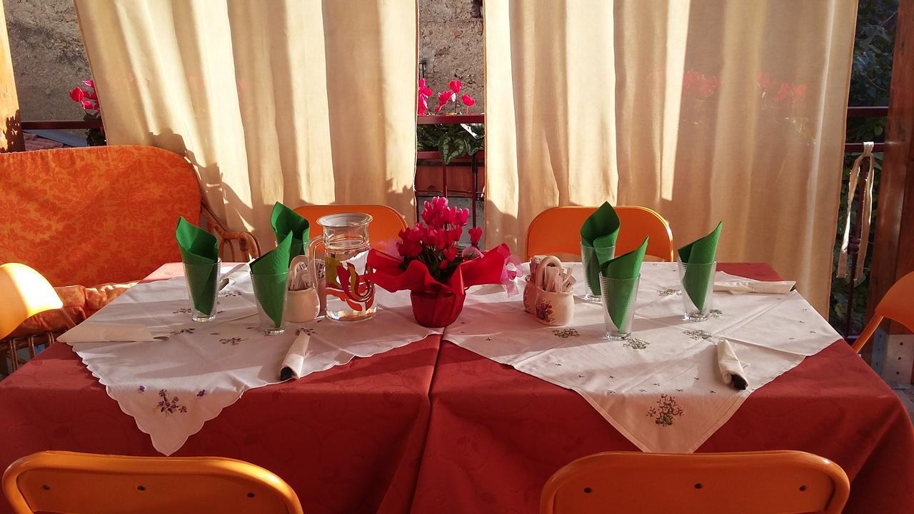 Montagne Rocciose Bed & Breakfast Frascineto Luaran gambar