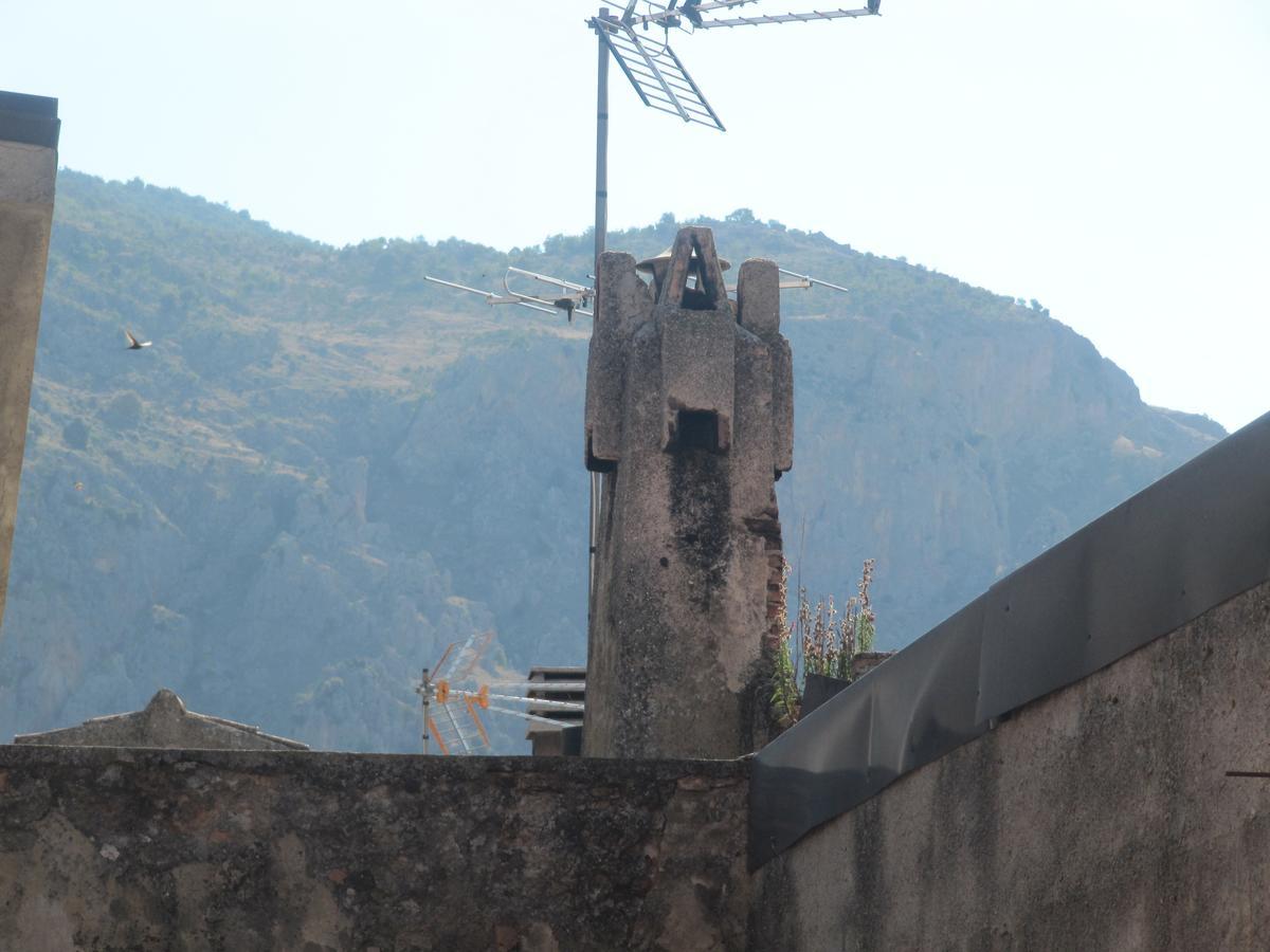 Montagne Rocciose Bed & Breakfast Frascineto Luaran gambar