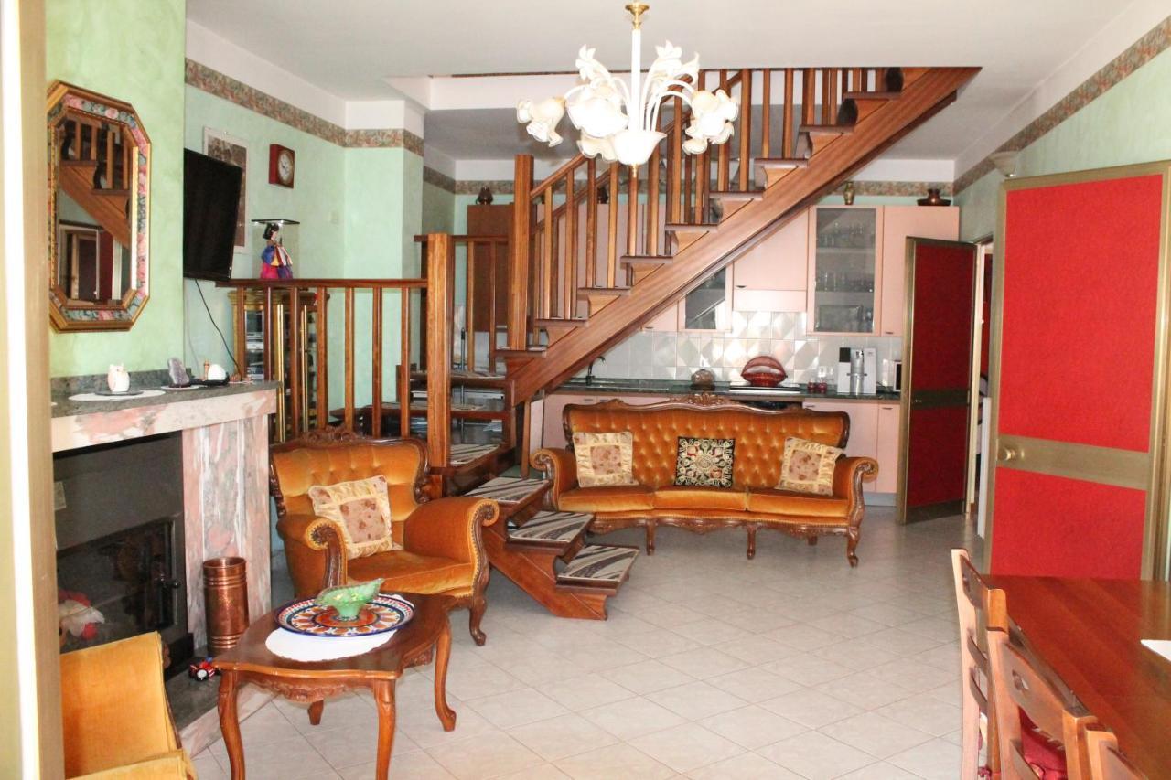 Montagne Rocciose Bed & Breakfast Frascineto Luaran gambar