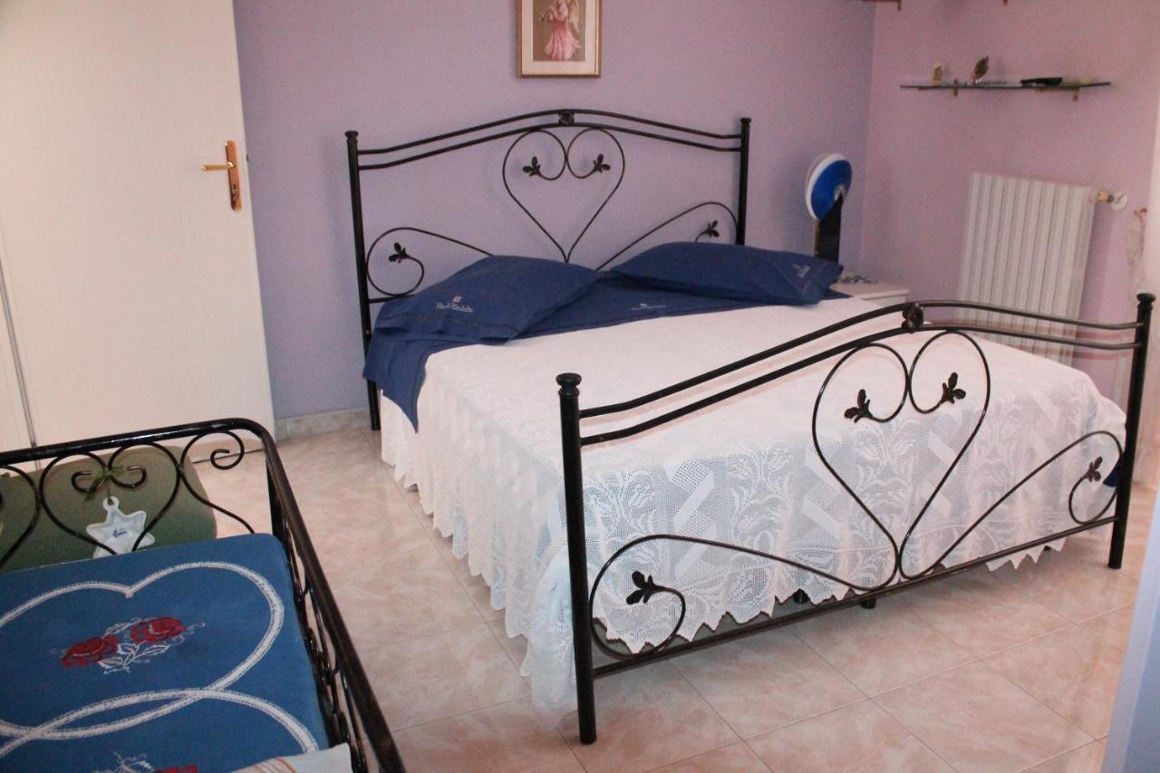 Montagne Rocciose Bed & Breakfast Frascineto Luaran gambar