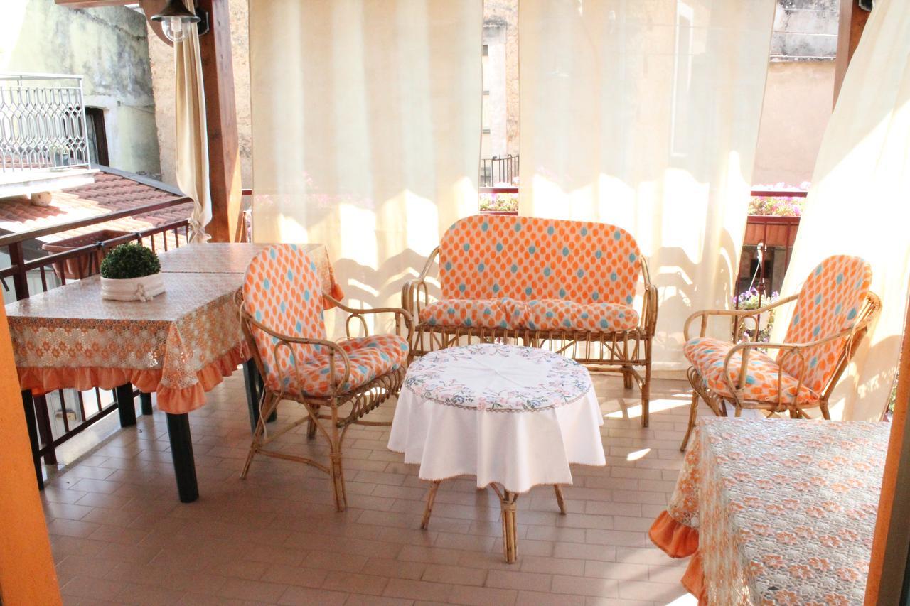 Montagne Rocciose Bed & Breakfast Frascineto Luaran gambar